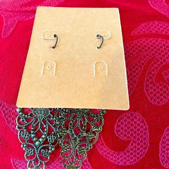 NEW Plunder Antique Gold Lace Earrings - Picture 3 of 4